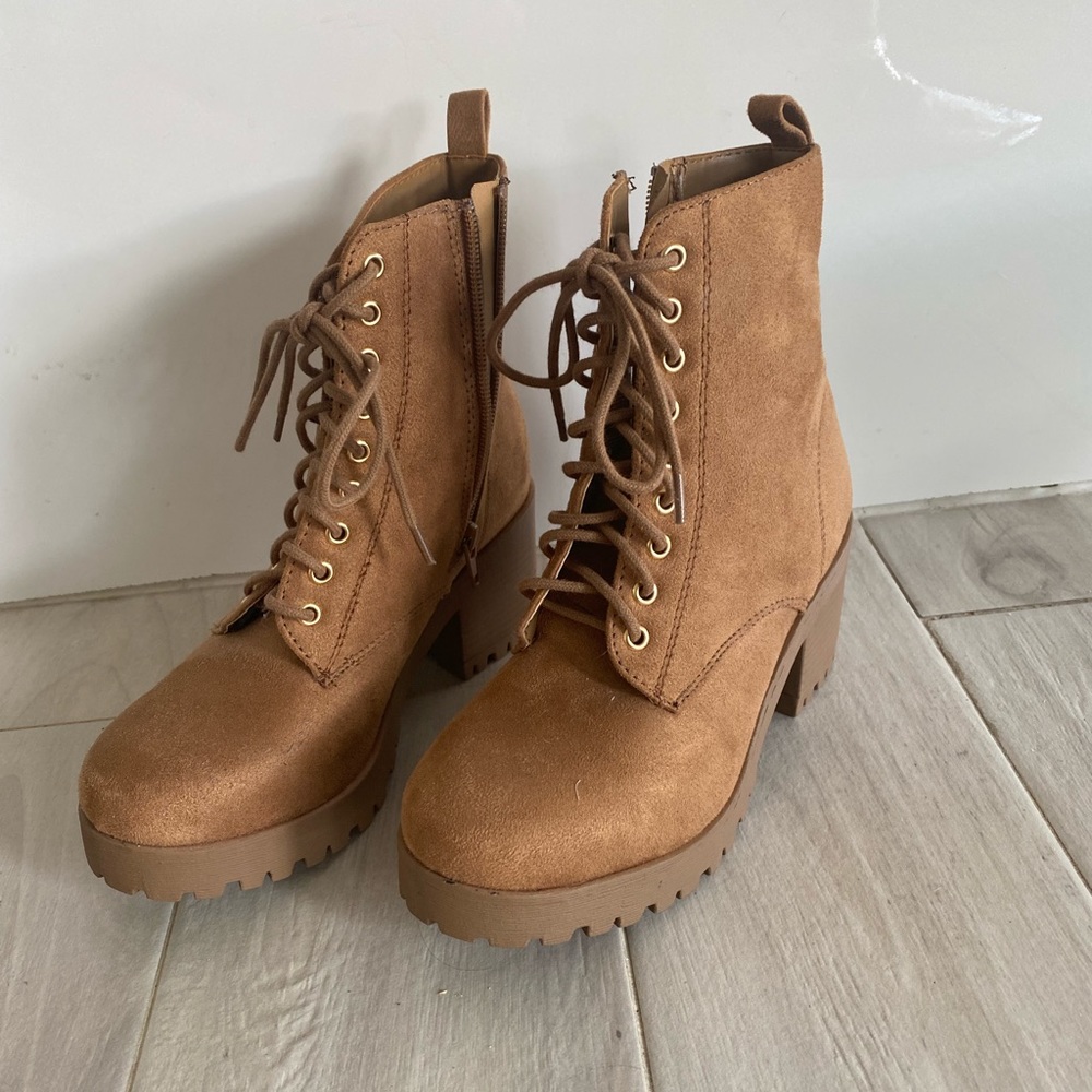 NWOB brown suede lace up boots with heel